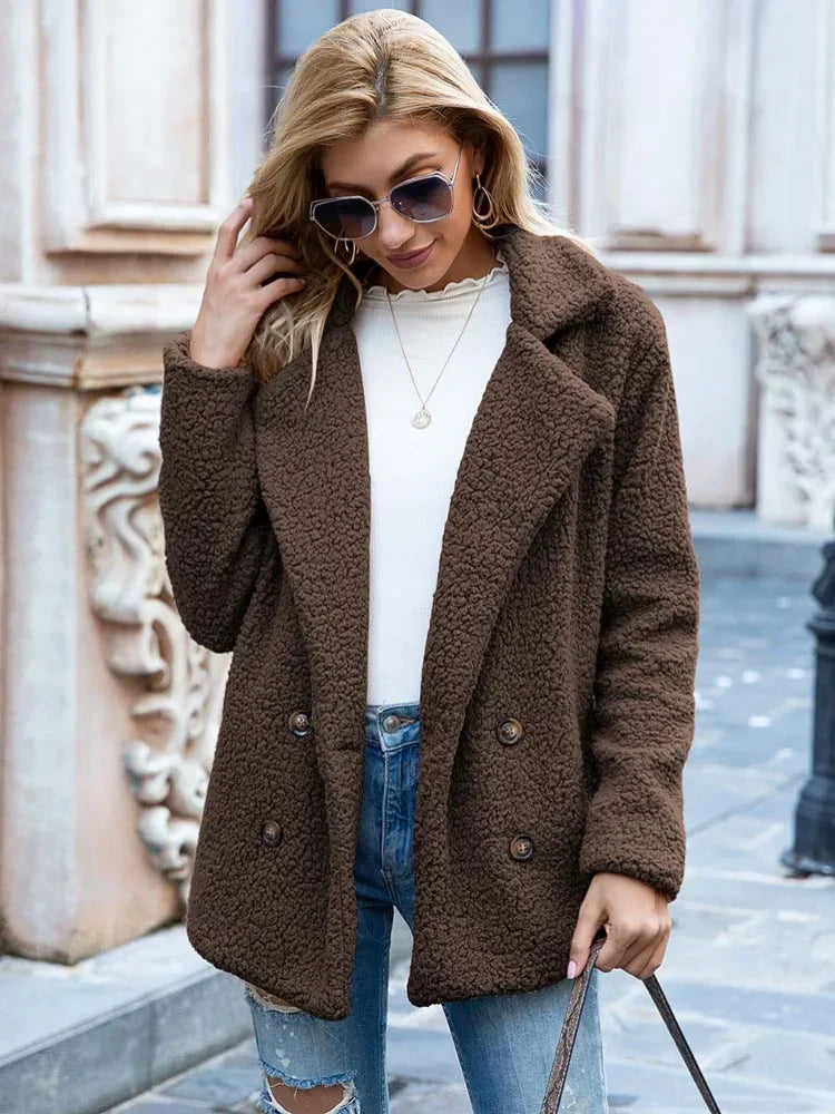 Manteau Femme – Coupe Oversize – Boutonnage Croisé – Tissu Bouclette Doux – Col Large