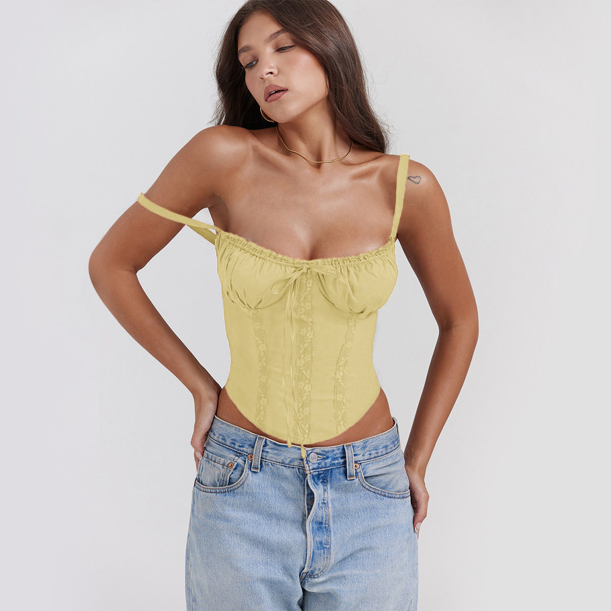 Débardeur Femme – Coupe Ajustée – Satin Doux – Fines Bretelles – Dentelle Élégante
