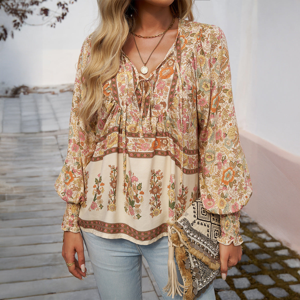 Blouse Femme – Coupe Ample – Tissu Léger en Rayonne – Col Lavallière – Manches Longues Boho