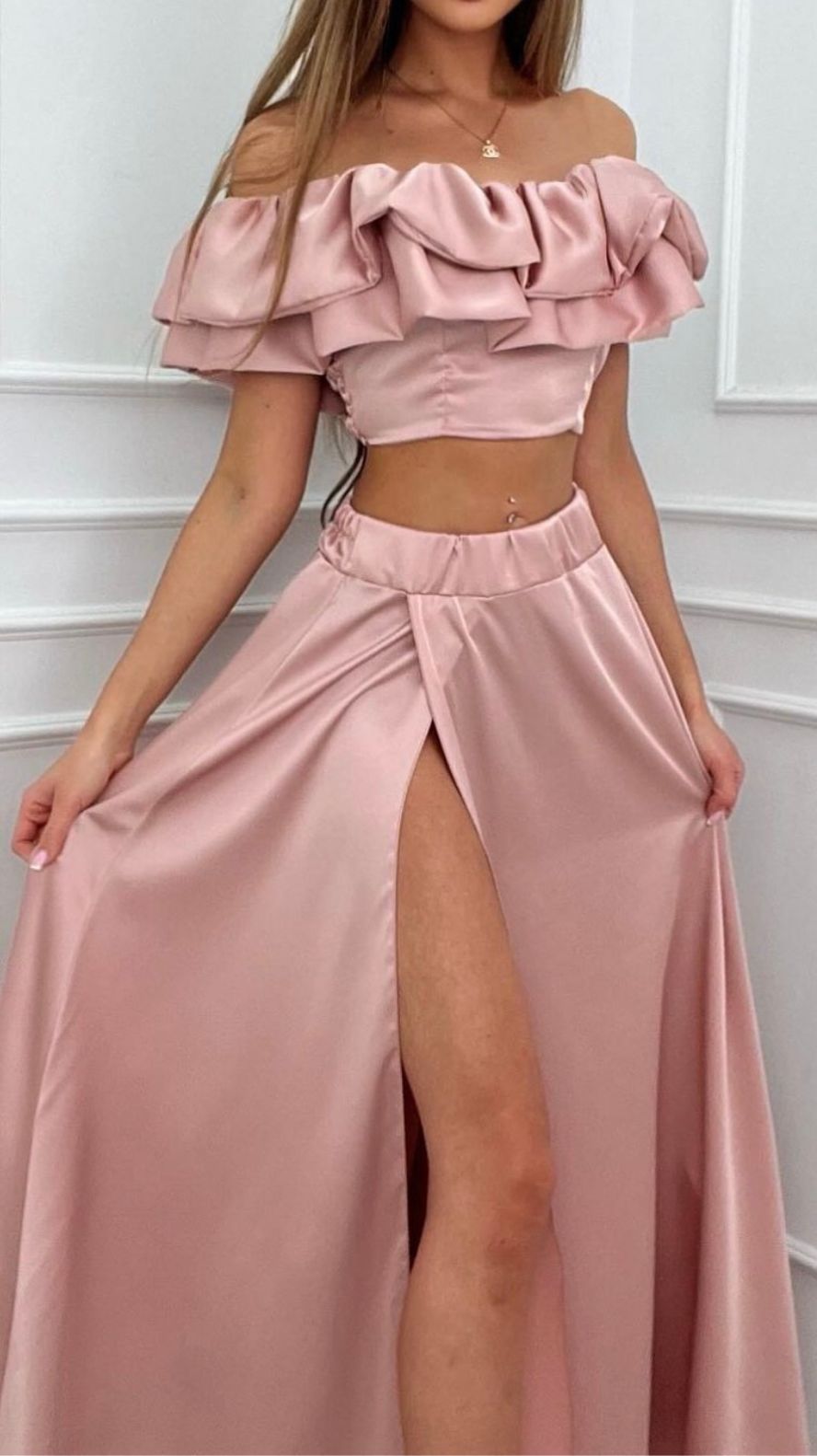 Ensemble Femme Deux Pièces – Top Court Épaules Dénudées à Volants – Jupe Longue Fendue Taille Haute