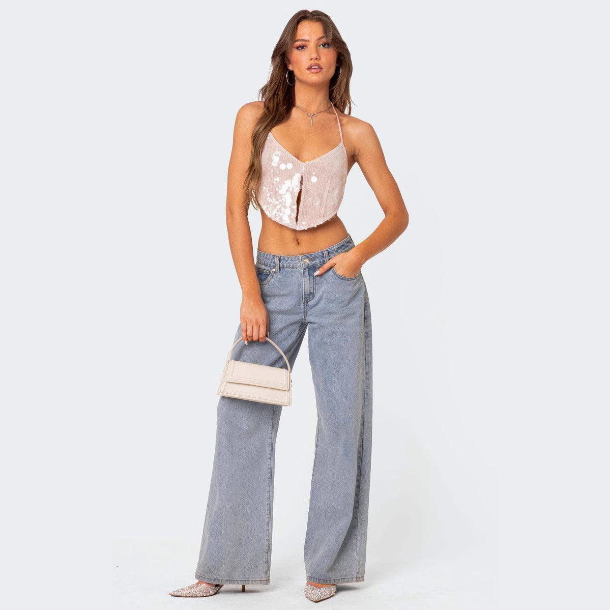 Top court femme – coupe ajustée – col halter – décolleté plongeant – sequins brillants