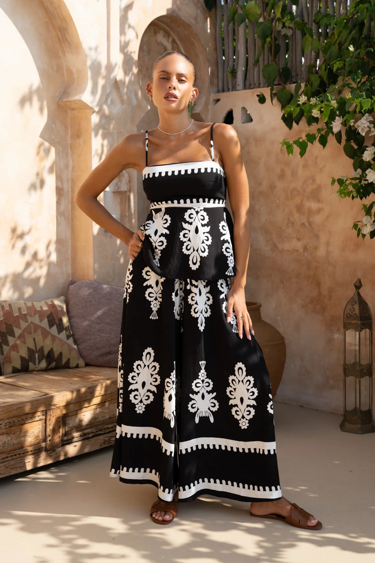 Ensemble Femme Deux Pièces – Haut Peplum à Bretelles – Pantalon Large – Imprimé Ethnique