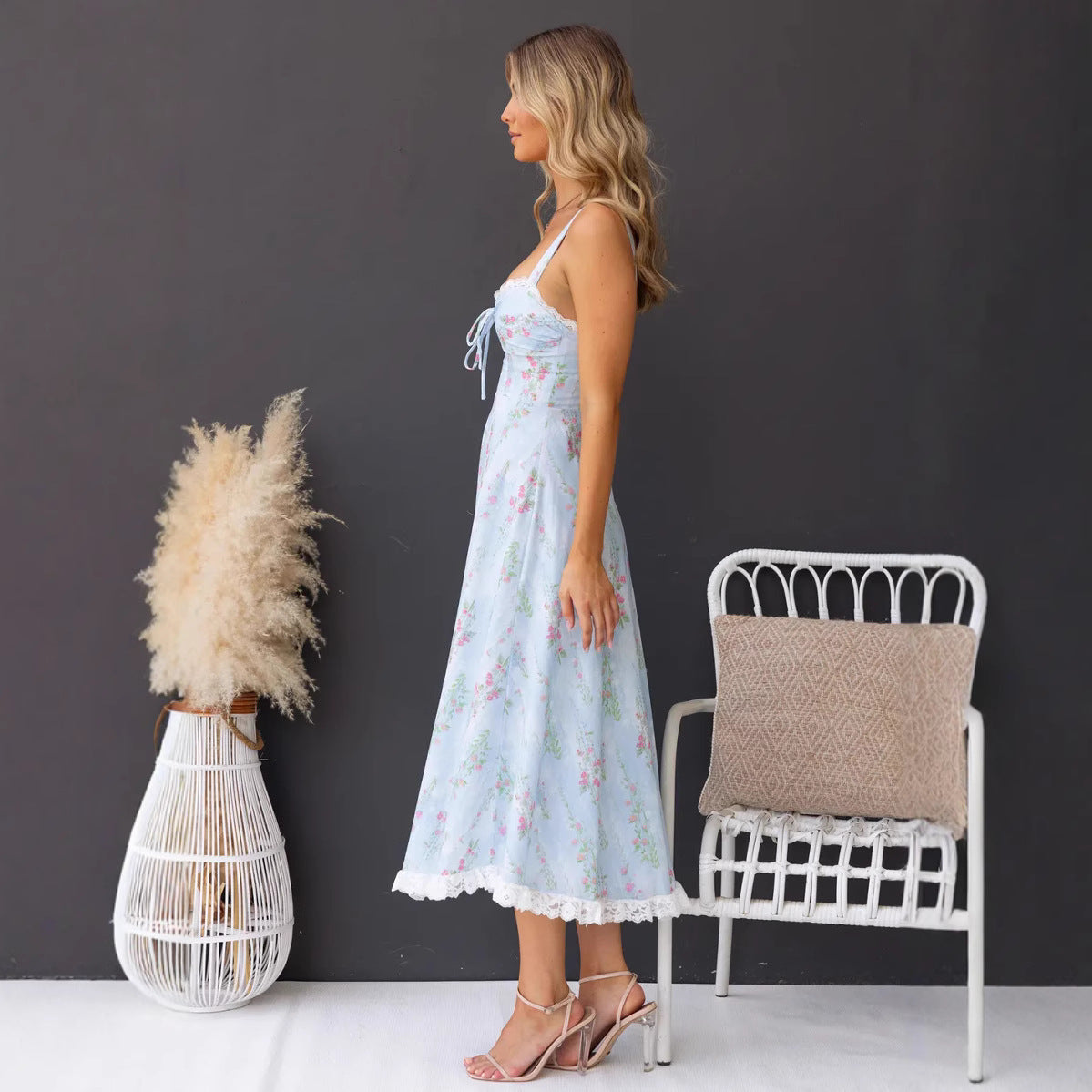 Robe midi femme – Coupe évasée – Bretelles fines – Imprimé fleuri – Finition dentelle