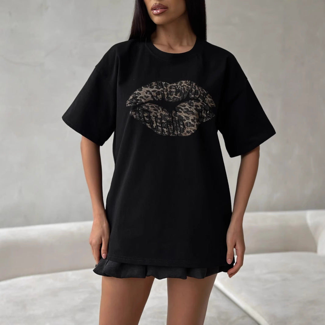 T-shirt femme – Coupe ample – Coton mélangé – Imprimé lèvres léopard – Manches courtes