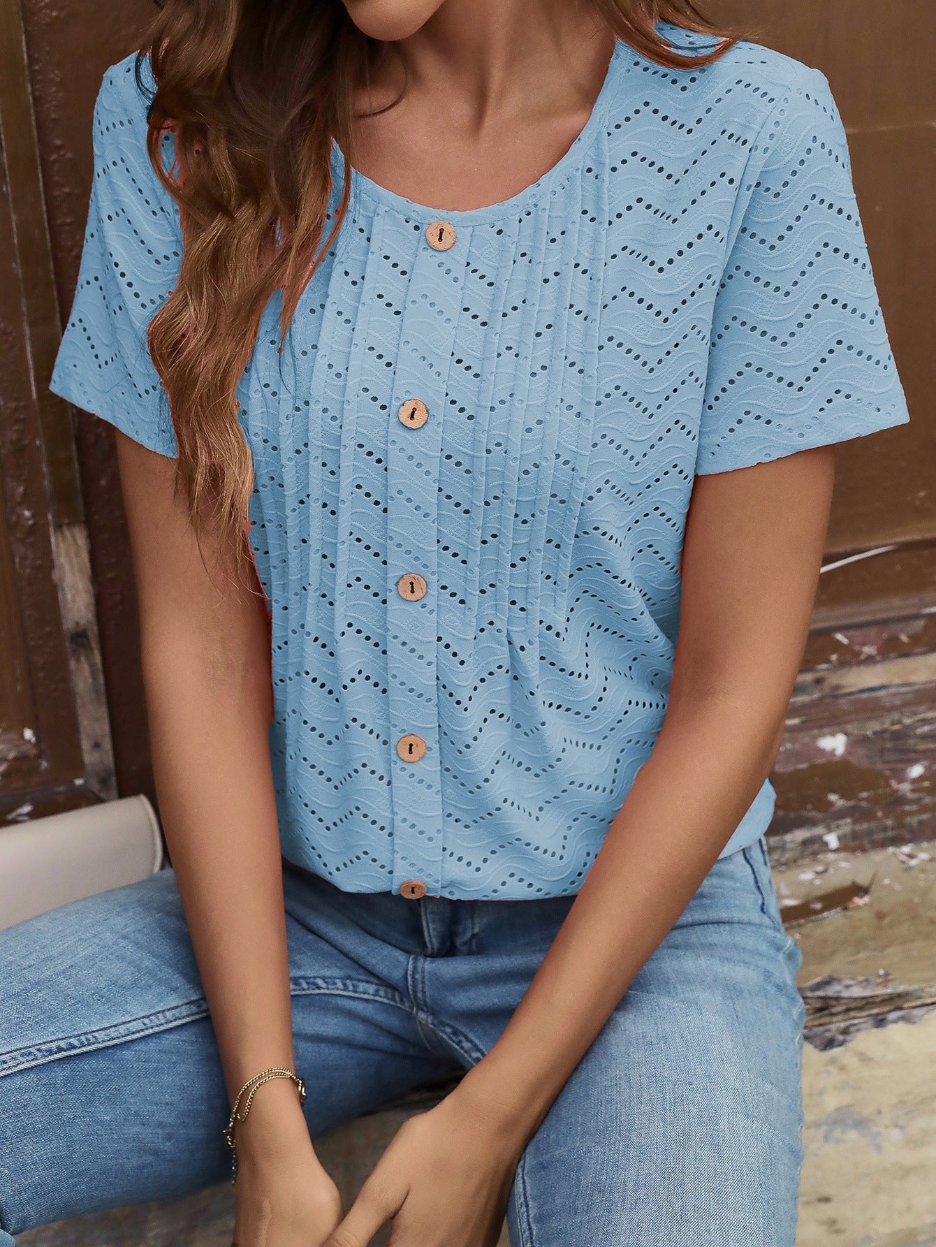 T-shirt femme – Coupe décontractée – Détails ajourés – Devant plissé – Boutonné