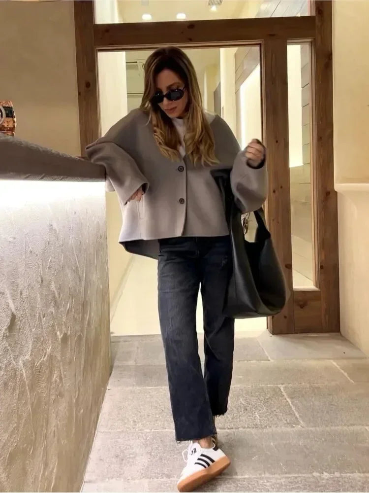 Manteau Femme - Coupe Oversize - Boutonnage Classique - Col Rond Minimaliste