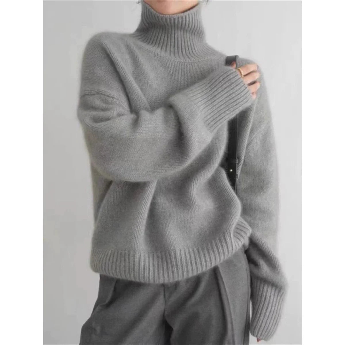 Pull Femme Col Roulé – Coupe Ample – Manches Longues – Maille Douce Confortable