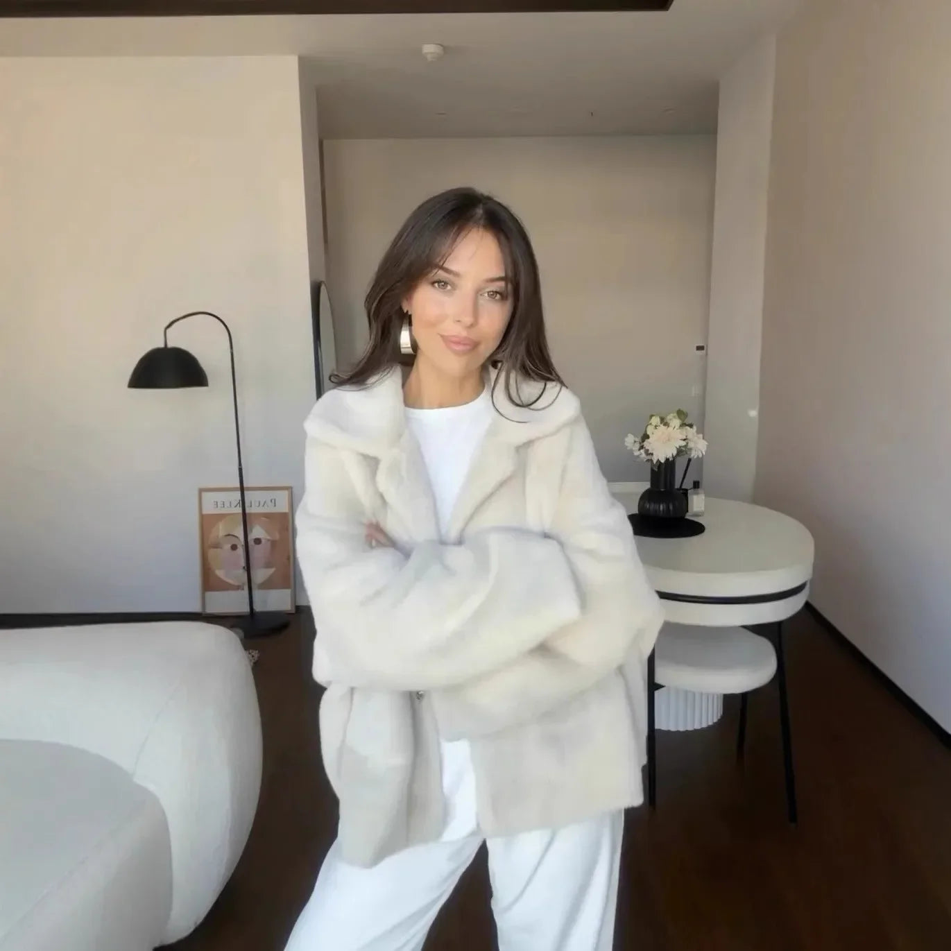 Manteau femme en fausse fourrure – Coupe courte – Col large – Manches longues – Boutonné