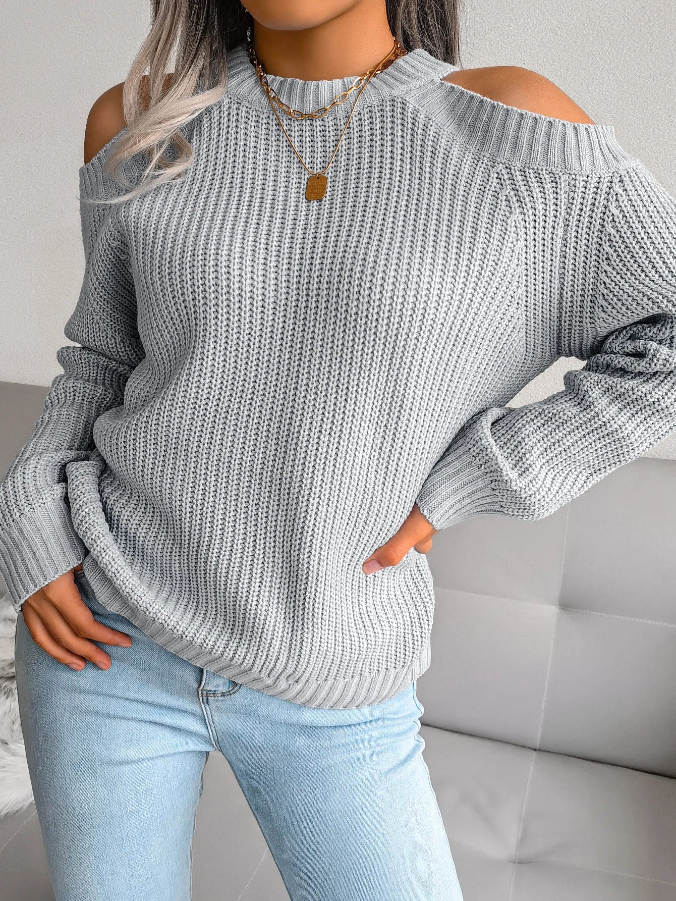 Pull Femme – Maille Fine – Épaules Dénudées – Coupe Ample – Détails Côtelés
