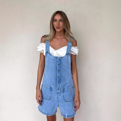 Salopette short femme – Denim léger – Coupe ample – Bretelles réglables – Boutons frontaux