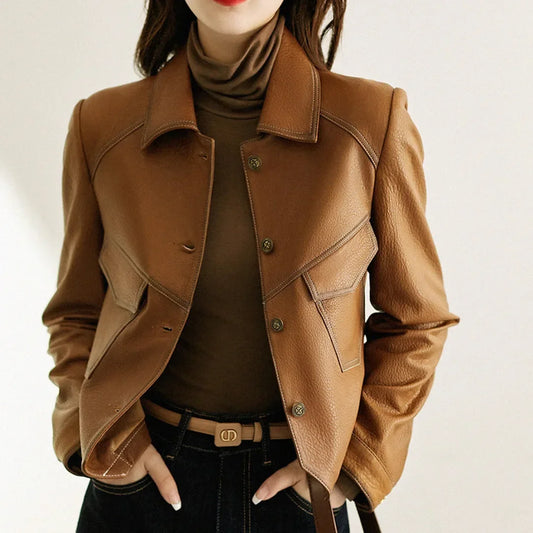 Veste en cuir femme - Coupe ajustée - Col structuré - Poches à rabat – Boutons décoratifs